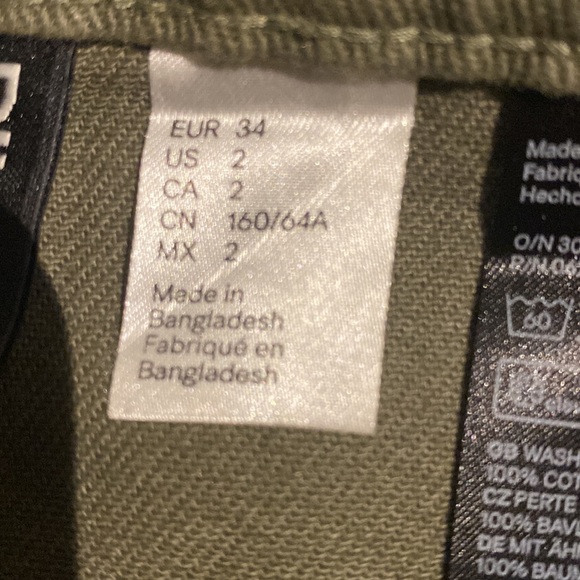 Green H&M skirt is a US and Canada size 2. Brand new, never worn - Picture 5 of 5